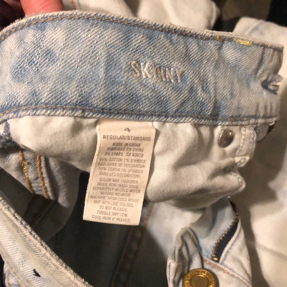 Light wash distressed American eagle skinny jeans - Picture 6 of 6